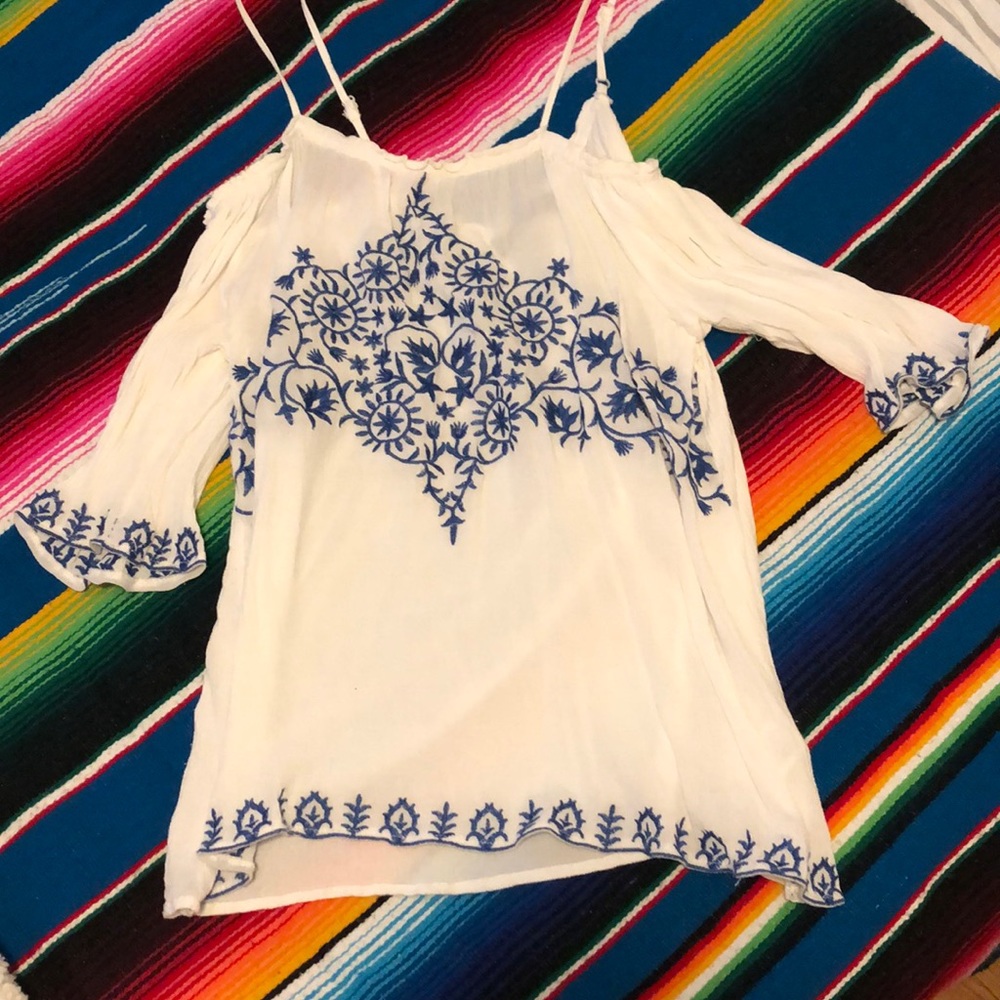Off-the-shoulder embroidered blouse